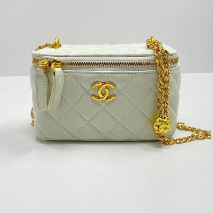 Косметички Chanel