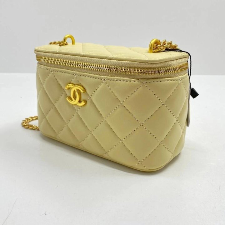 Косметички Chanel