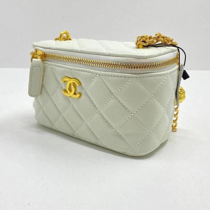 Косметички Chanel