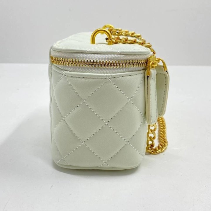 Косметички Chanel