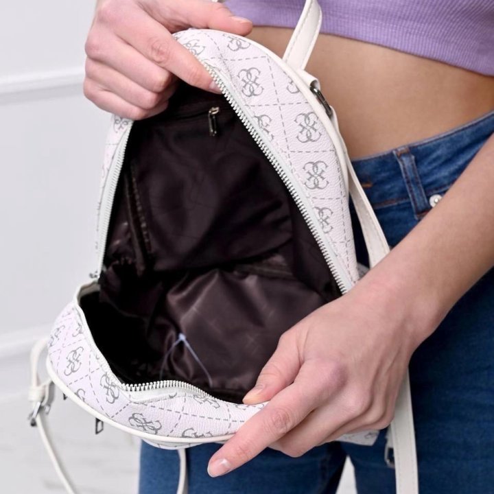 Рюкзак Guess