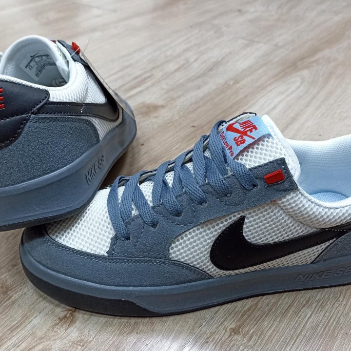 Кроссовки Nike SB Dunk