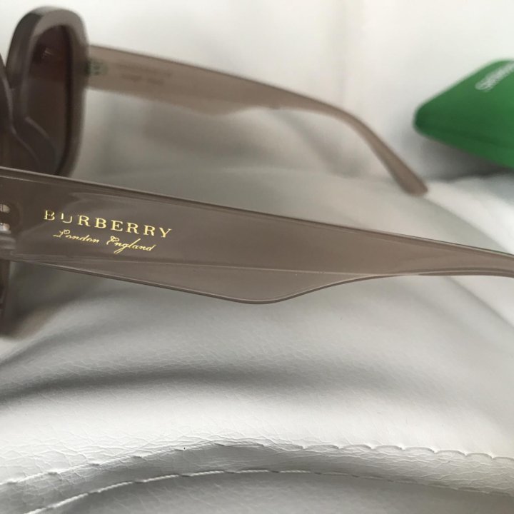 Очки Burberry