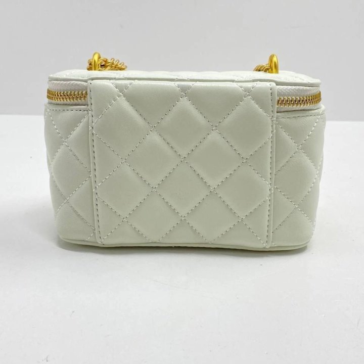 Косметички Chanel