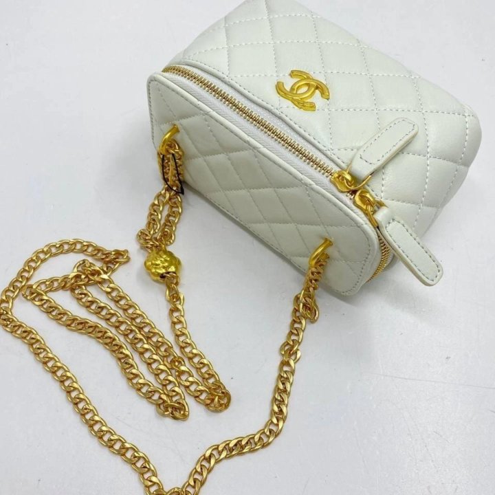 Косметички Chanel