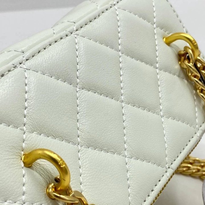 Косметички Chanel