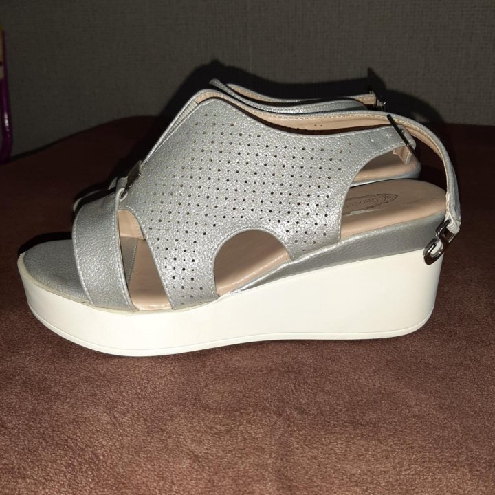 Босоножки,новые