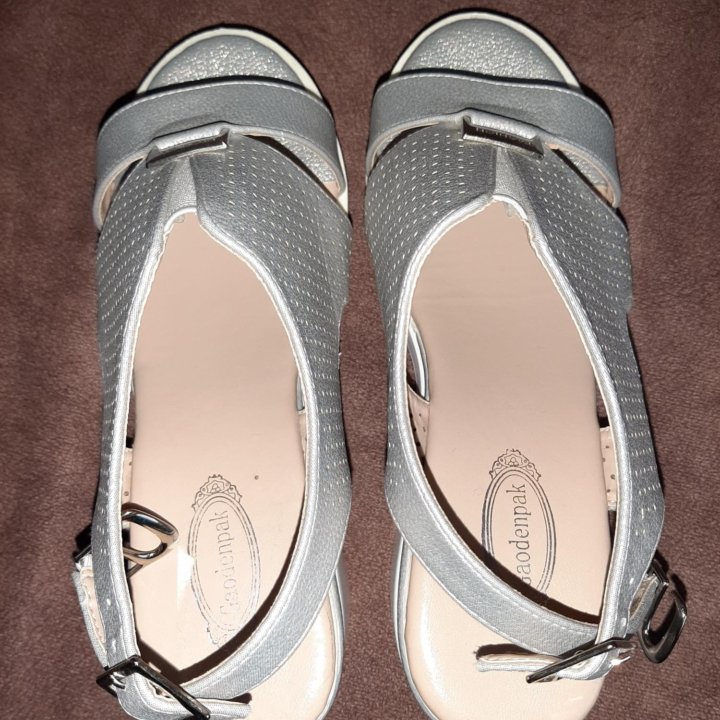 Босоножки,новые