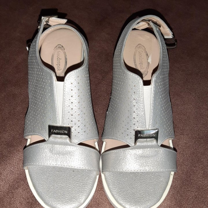 Босоножки,новые