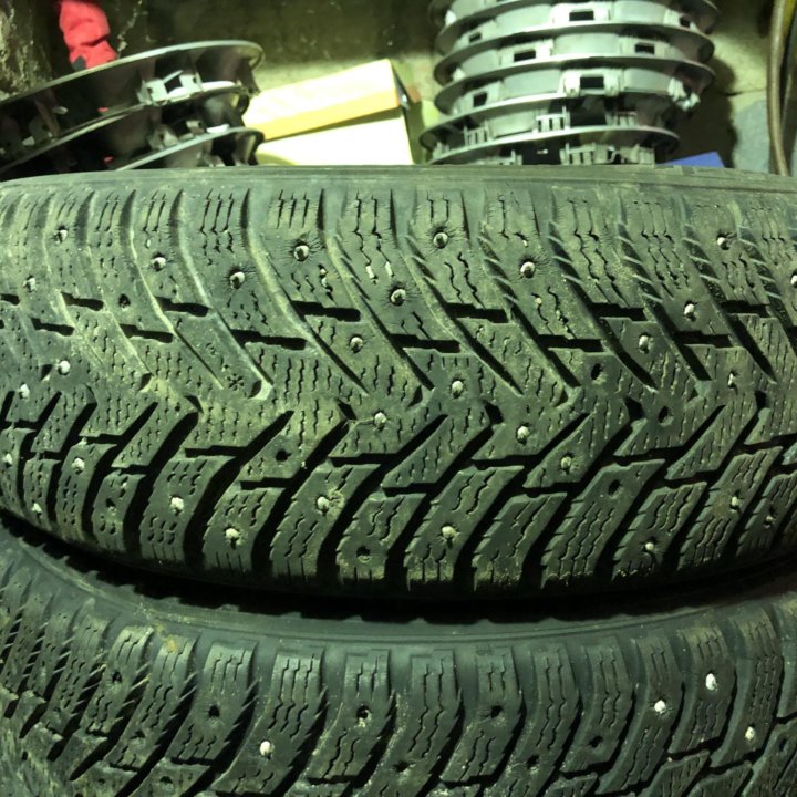 185/65 R15 шины зимние Нокиан 4шт