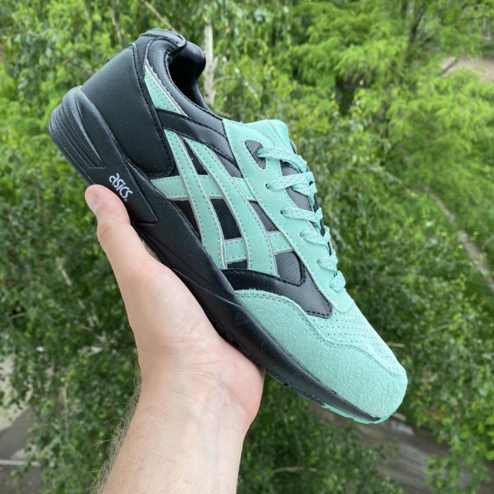 Кроссовки Asics