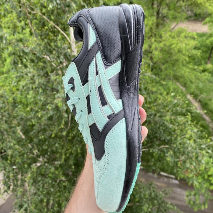 Кроссовки Asics