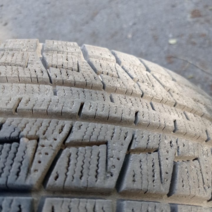 215/45 R18 Bridgestone Blizzak Revo2