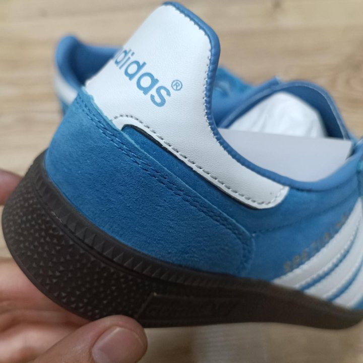 Кроссовки adidas spezial