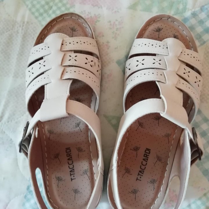 Продам босоножки