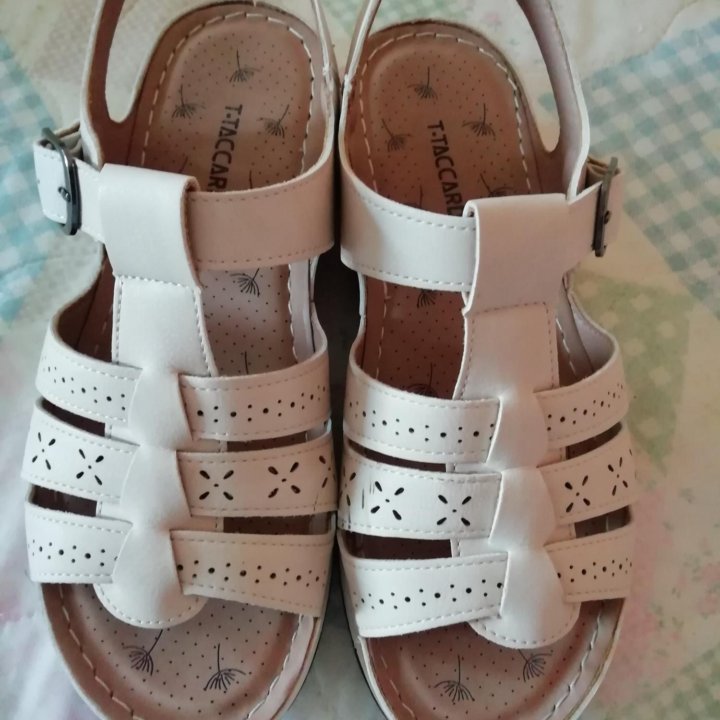 Продам босоножки