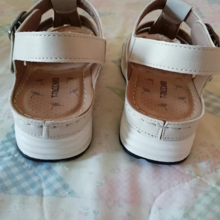 Продам босоножки