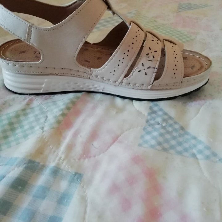 Продам босоножки