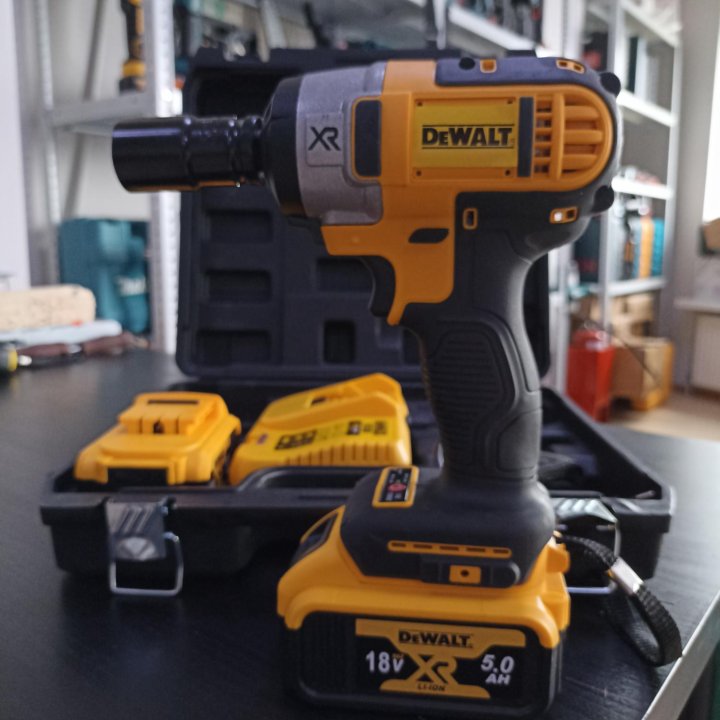 Гайковерт Dewalt новый без оснастки