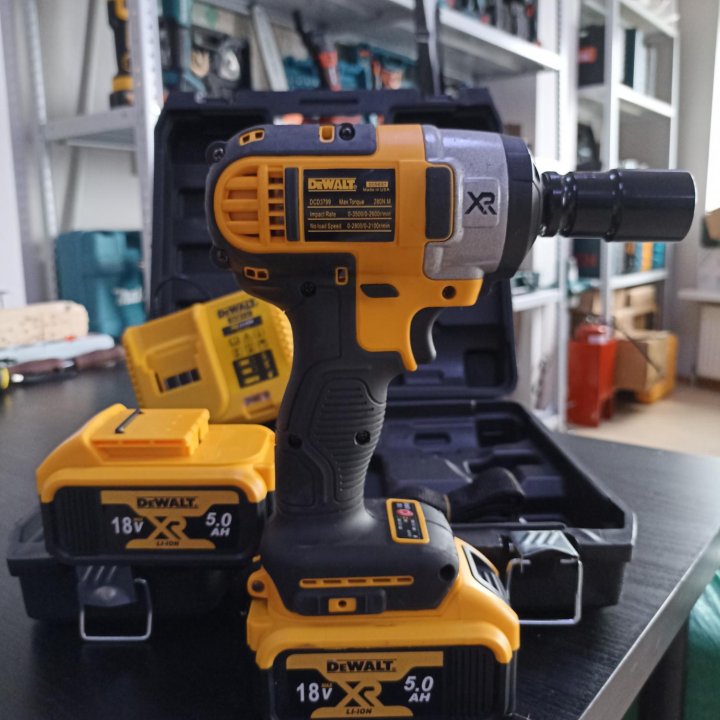 Гайковерт Dewalt новый без оснастки