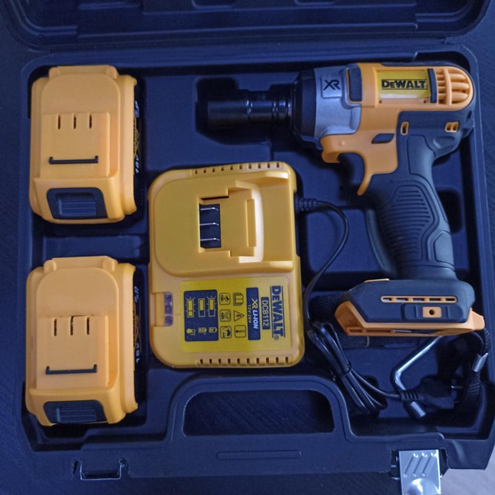 Гайковерт Dewalt новый без оснастки