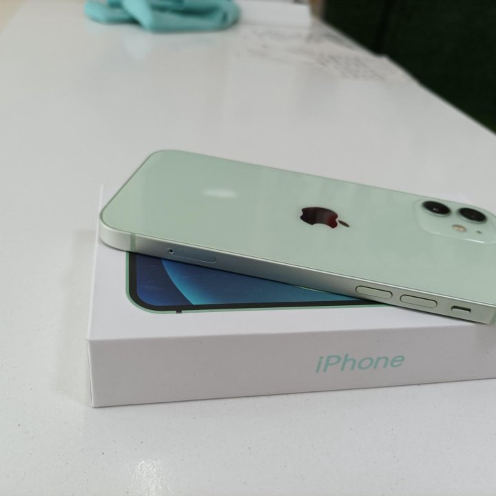 iPhone 12 128 ГБ, в идеальном состоянии (магазин)