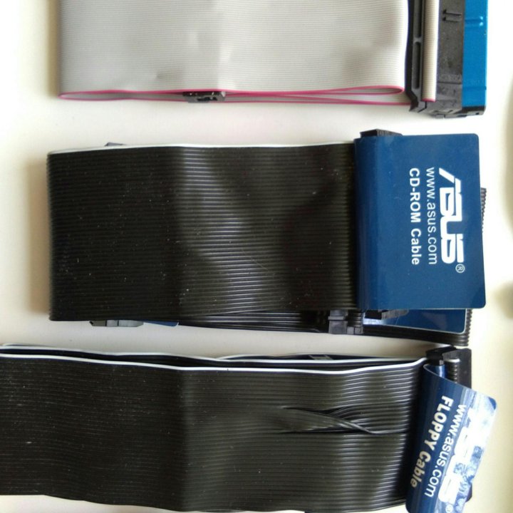 Шлейфы HDD/FLOPPY/SATA.