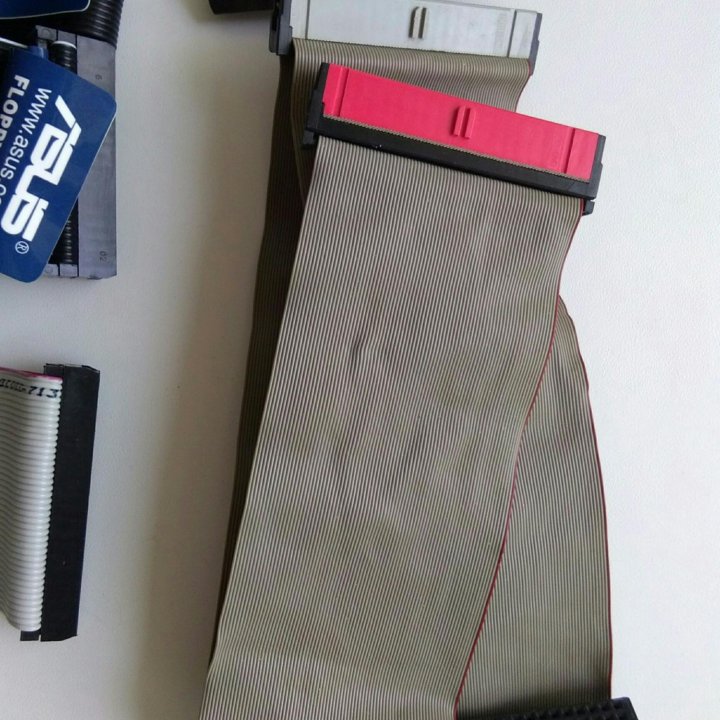 Шлейфы HDD/FLOPPY/SATA.