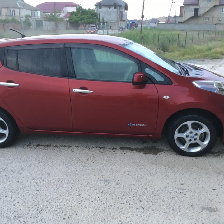 Nissan Leaf, 2012