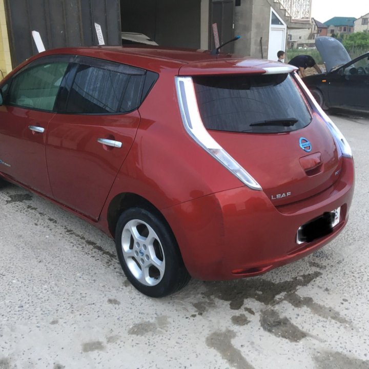 Nissan Leaf, 2012