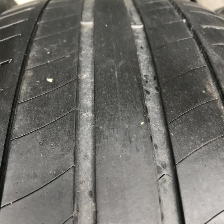 235/55/18 Michelin