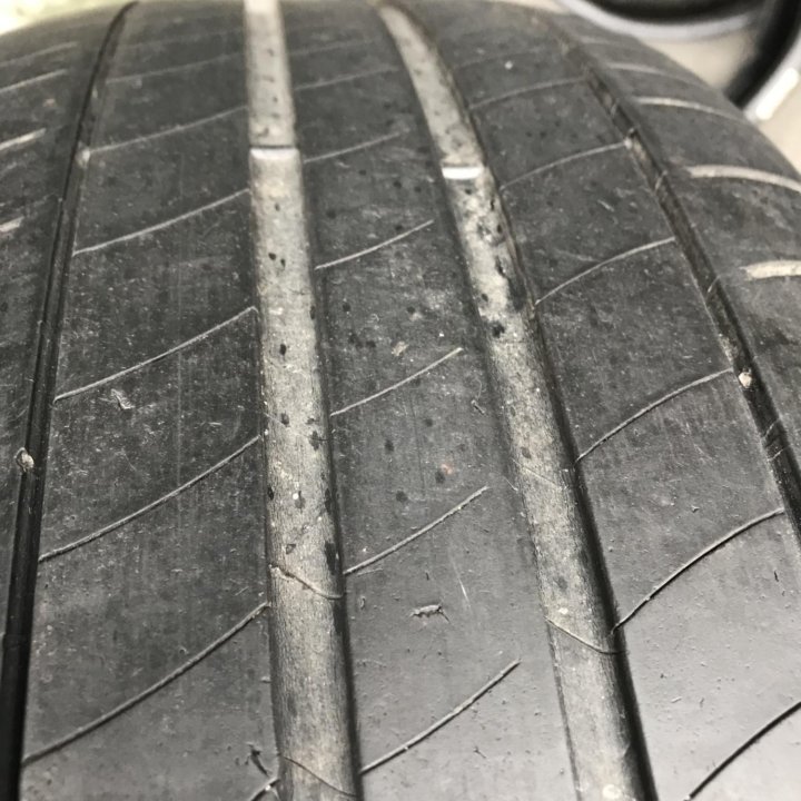 235/55/18 Michelin