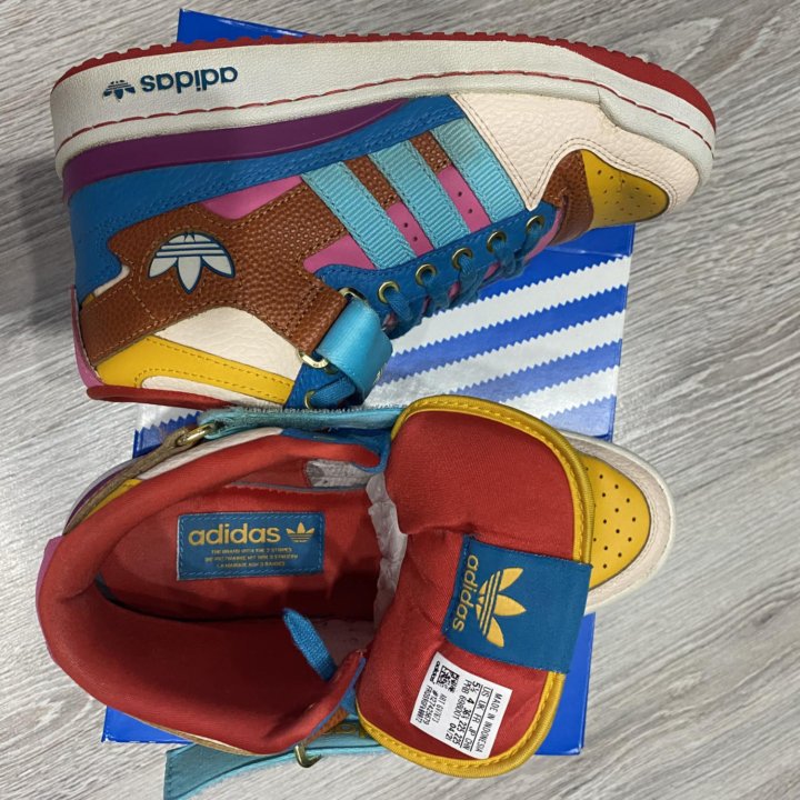 Кроссовки adidas оригинал