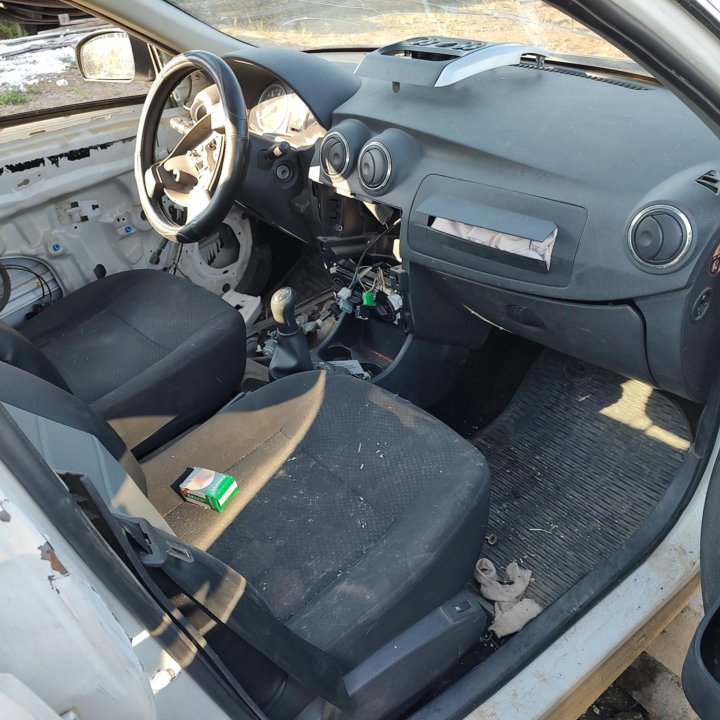 В разбор Nissan Almera g15