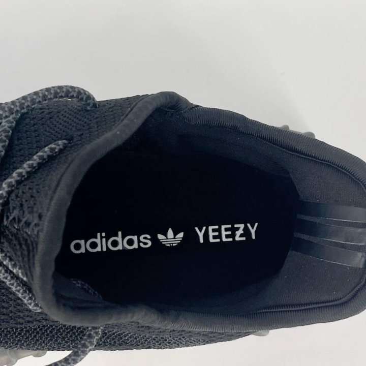 Кроссовки Adidas Yeezu