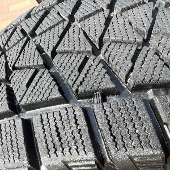 Продам шины Bridgestone Blizzak DM-V2 265/60 R18