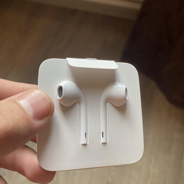 Наушники Apple AirPods lightning