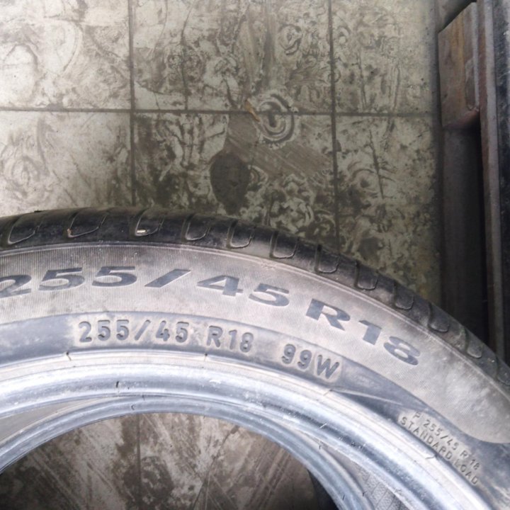 255/45 R18