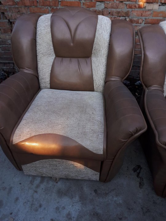 Гарнитур мебельный диван и кресла