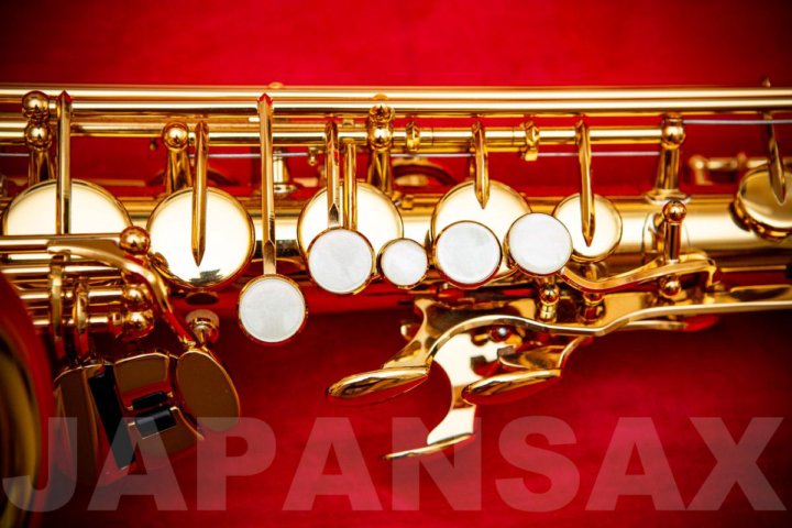 Клапан саксофона. Саксофон Yamaha yas-275 клавиатура левая. Клапаны саксофона. Эбонит клапаны саксофон. Саксофон клапаны вид сверху.