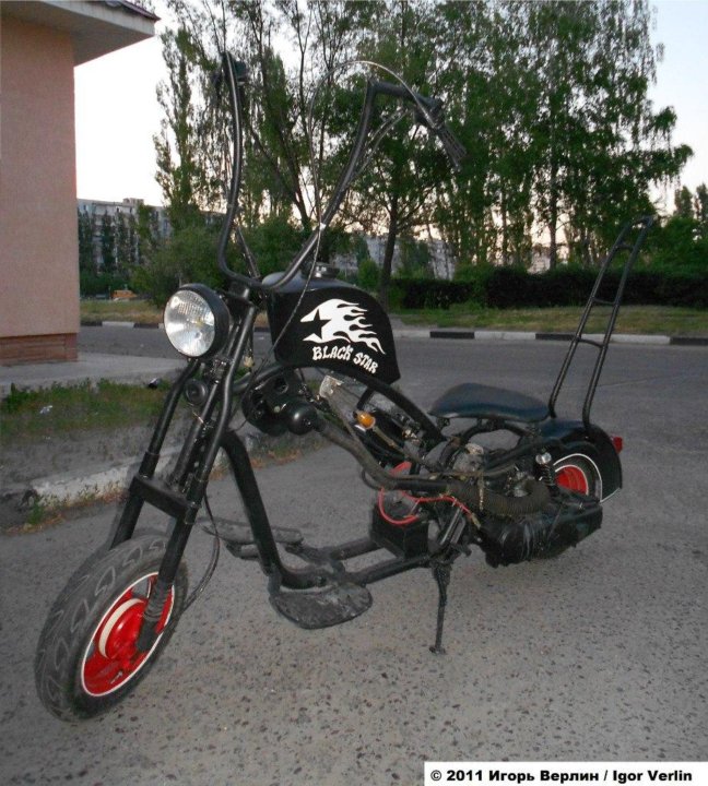 Блэк скутер. Yamaha bj 50 yl. Скутер переделанный под мотоцикл. Мопед черный. Переделка скутера.