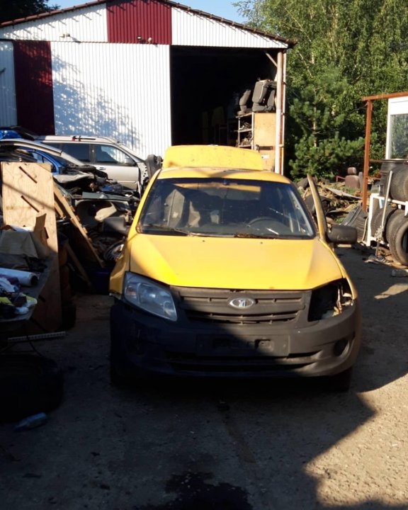 Авторазборка машина. Разборка иномарок. Авторазбор. Авторазборки. Авторазборка иномарок.