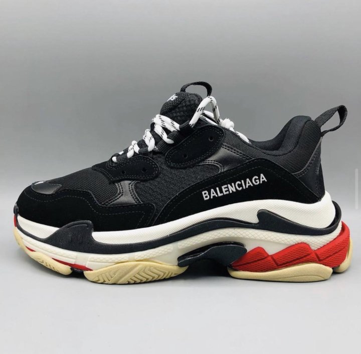 Balenciaga triple s black. Кроссовки Баленсиага Triple s двухцветные. Баленсиага кроссовки арт483514. SIMS 4 Balenciaga Triple s. Balenciaga Triple s без размера на мысу.