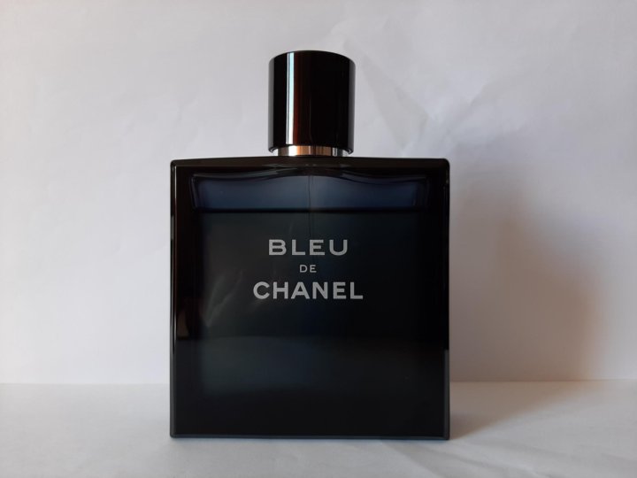 Bleu de chanel eau de. Blue de Chanel / Chanel 286. Bleu de Chanel Ноты. Шанель одеколон мужской черный.