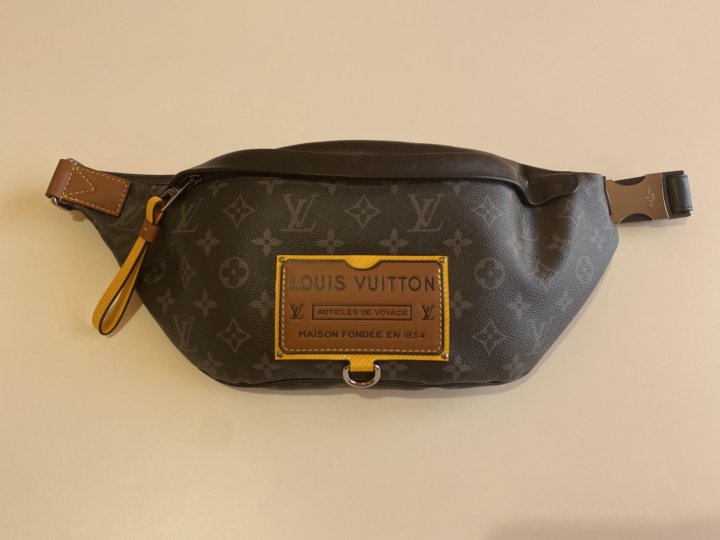 Louis Vuitton Discovery Bumbag M45220