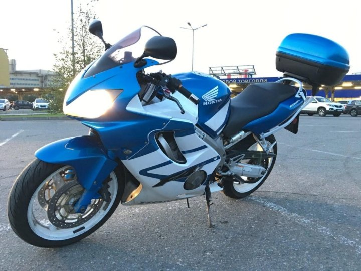 Сравнение CBR600F4i с Kawasaki ZZR600: туристический потенциал