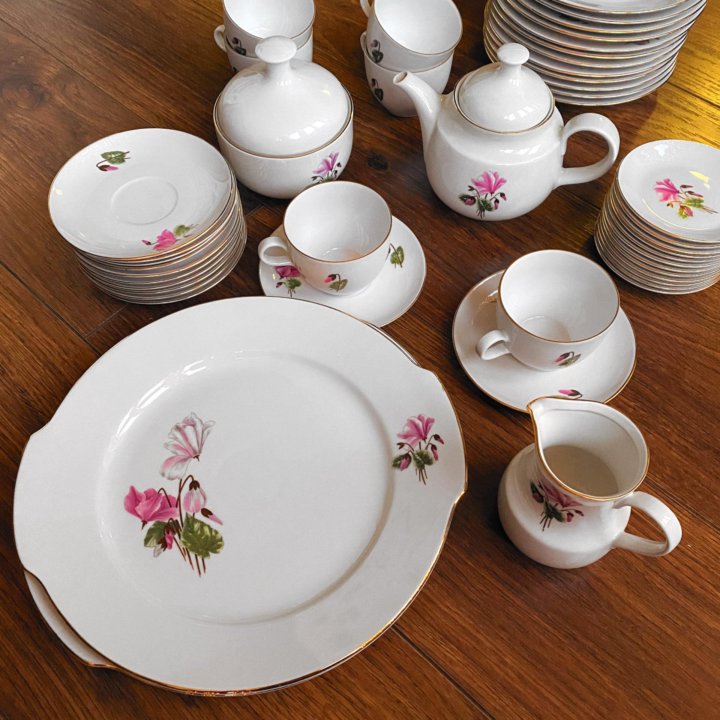 Посуда 2022. Кофейная пара лфз костяной фарфор. Посуда 2023. Сервиз летний сад лфз. Сервиз синий с золотом.