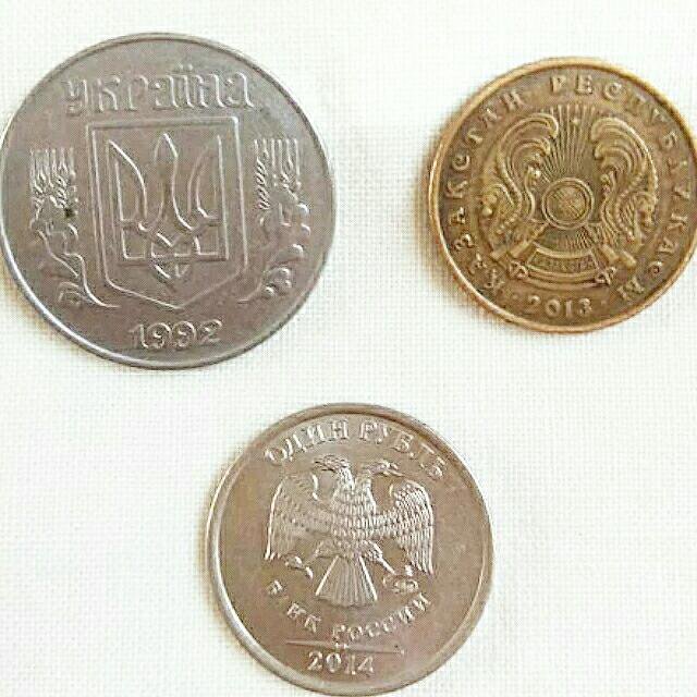 Монеты 50 рублей 1993 перепутка. 4 93 в рублях. 50 рублей 93 года. Монета 200 рупий 2016 г индонезия ребро. 10 рублей 1993 г.