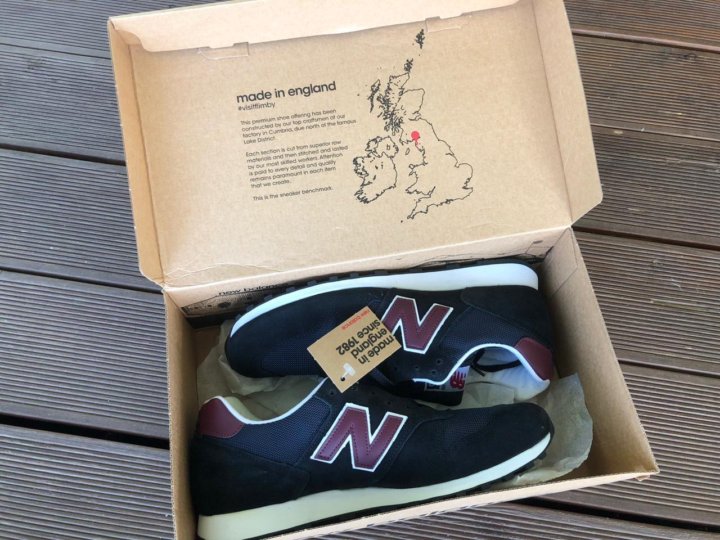 new balance bleu marine et doré