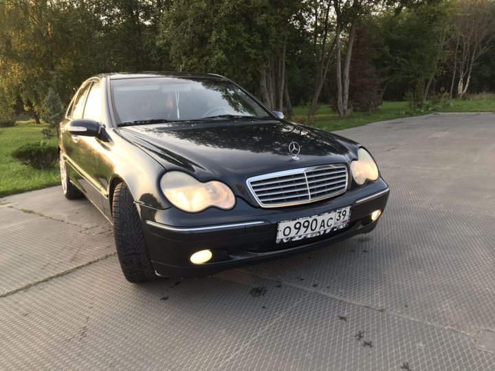 Мерседес 330. Мерседес с класс 2001. Мерседес Бенц 2001 года. Мерседес с180 2001. Мерседес с класс 2001 год